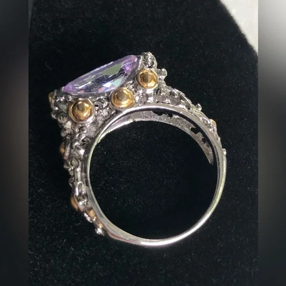 Beautiful Faceted Purple Stone 18KGE Ring - Picture 6 of 11